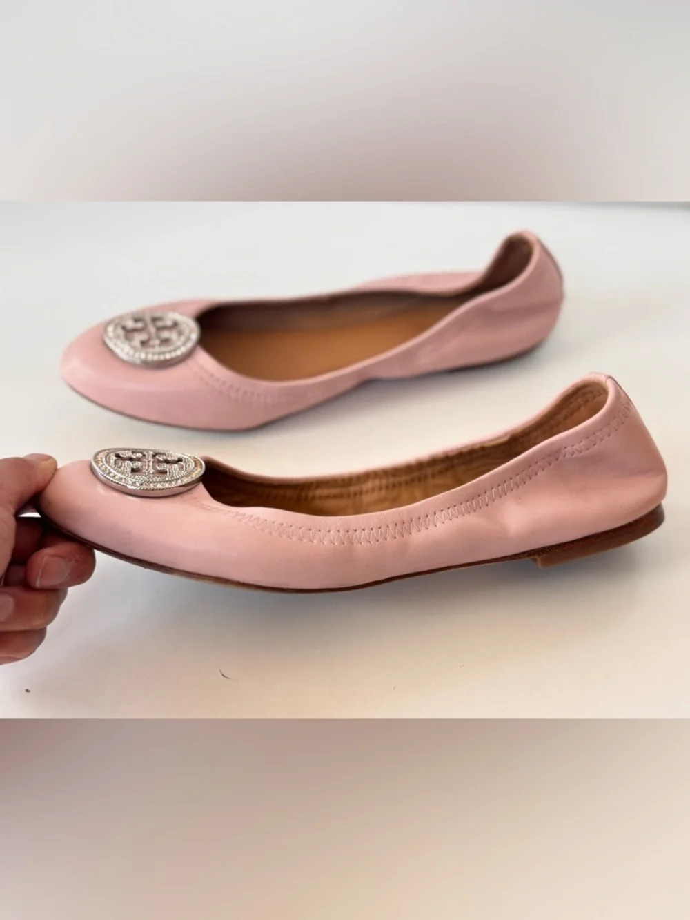 Tory Burch Liana Seashell Pink Logo Rhinestone Flat Nappa Leather Shoes Size 8